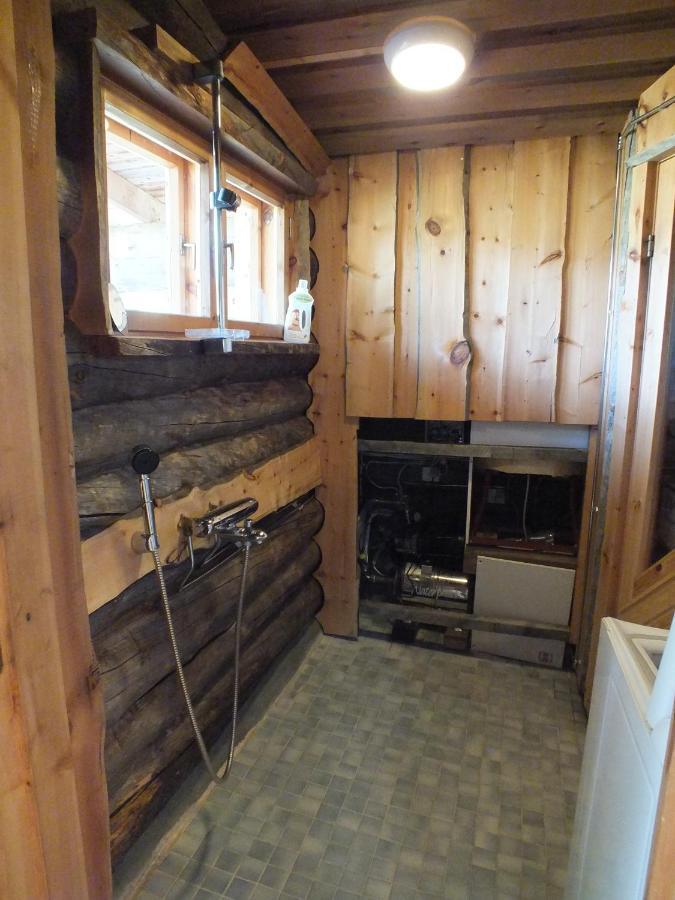 Cabin At Huskies Farm อีนารี ภายนอก รูปภาพ