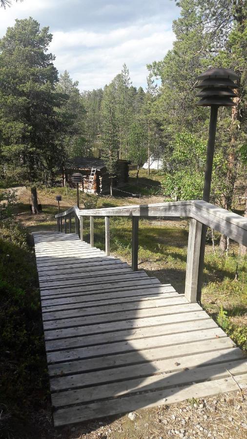 Cabin At Huskies Farm อีนารี ภายนอก รูปภาพ